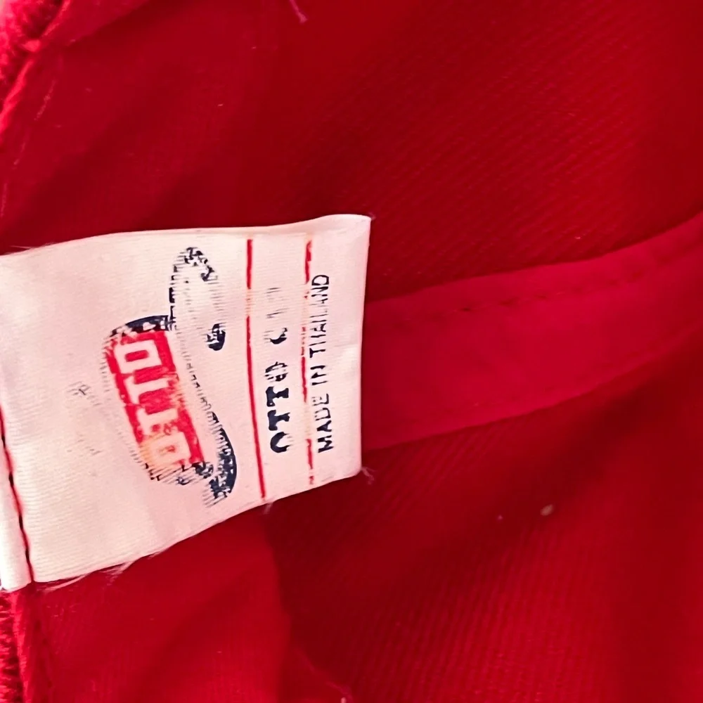 OTTO Red Cap with White Label - Picture 9 of 11